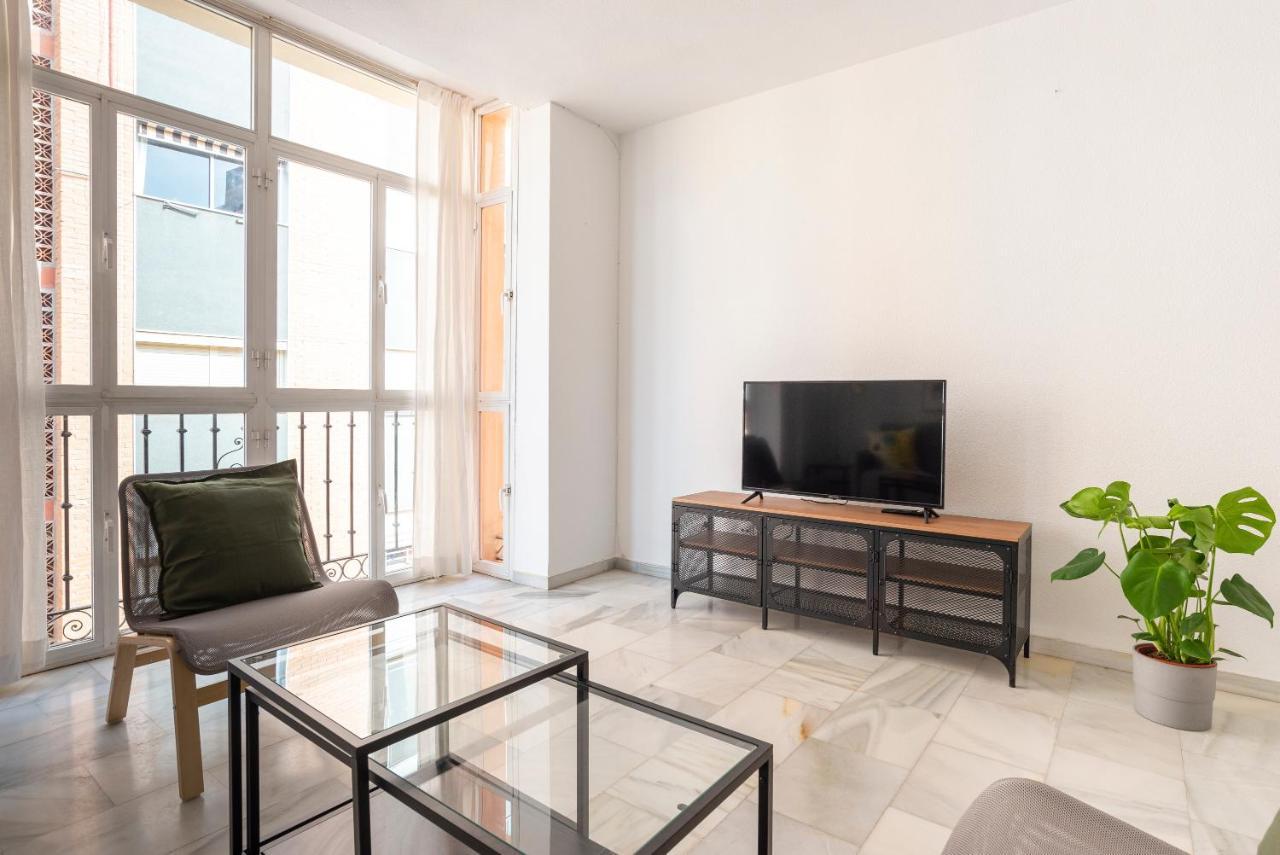 Lu&Cia Central Station 2 Parking Free Apartment มาลากา ภายนอก รูปภาพ