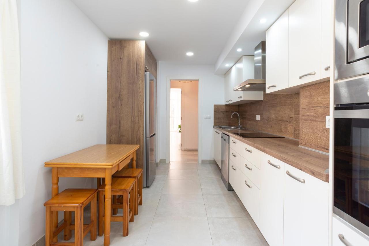 Lu&Cia Central Station 2 Parking Free Apartment มาลากา ภายนอก รูปภาพ
