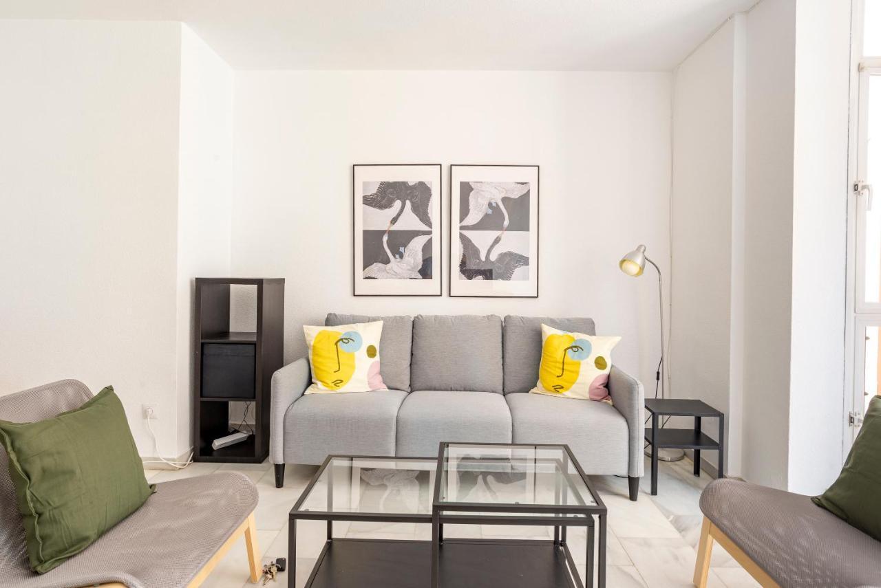 Lu&Cia Central Station 2 Parking Free Apartment มาลากา ภายนอก รูปภาพ